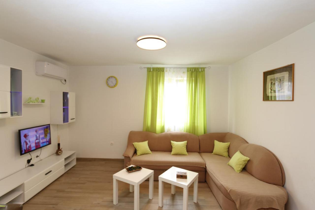 Apartments Mirjana Šilo Buitenkant foto