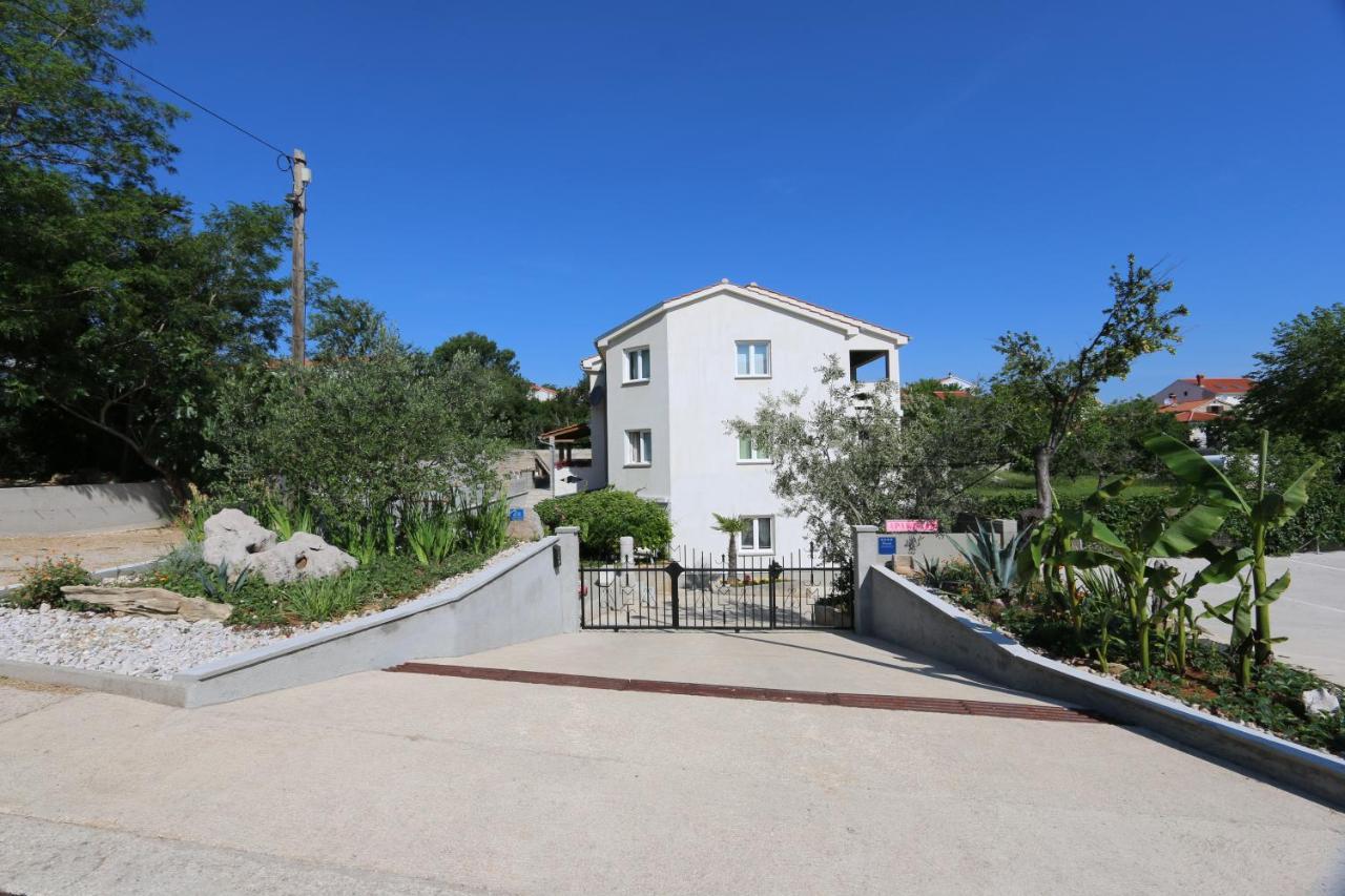Apartments Mirjana Šilo Buitenkant foto